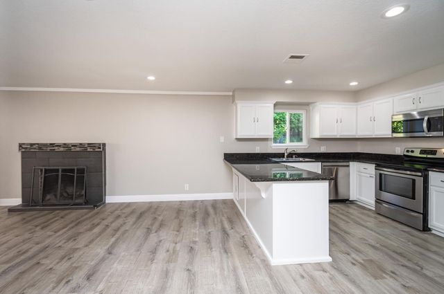 1023 Azure Ct, Roseville, CA 95678