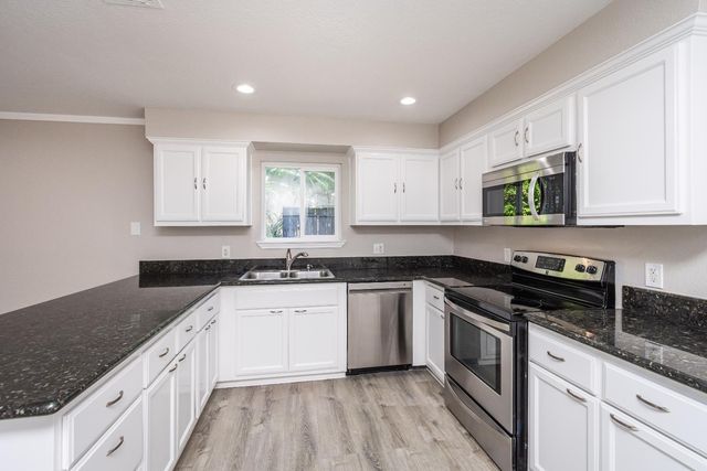 1023 Azure Ct, Roseville, CA 95678