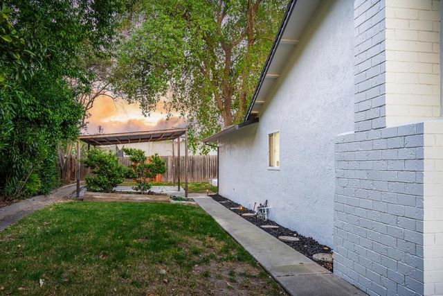 1023 Azure Ct, Roseville, CA 95678