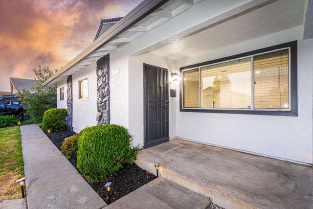 1023 Azure Ct, Roseville, CA 95678