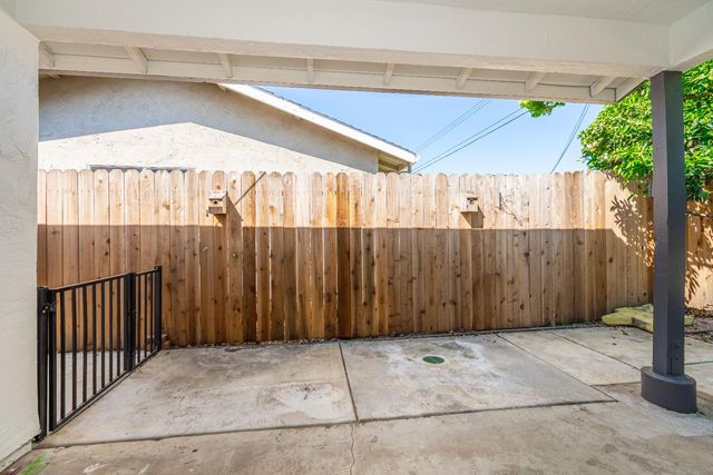 1023 Azure Ct, Roseville, CA 95678