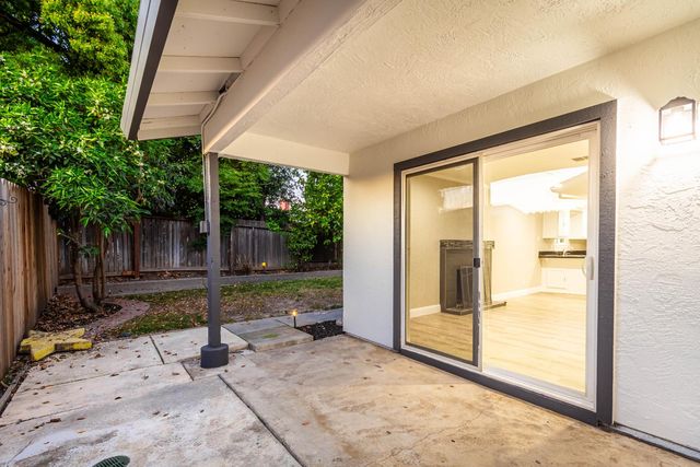 1023 Azure Ct, Roseville, CA 95678