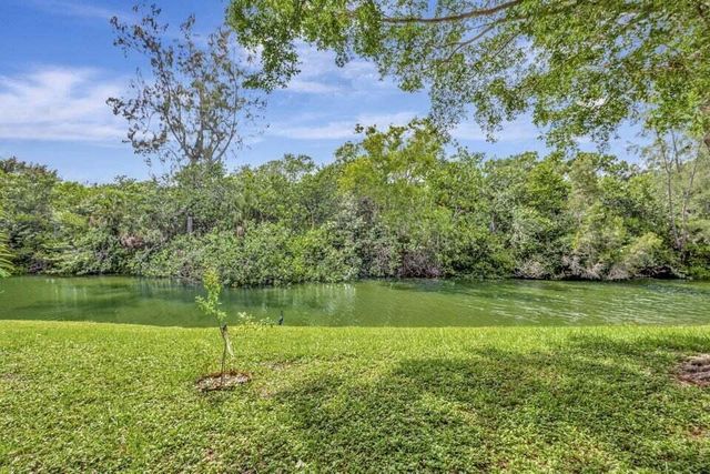 28 Camden B, West Palm Beach, FL 33417