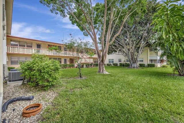28 Camden B, West Palm Beach, FL 33417