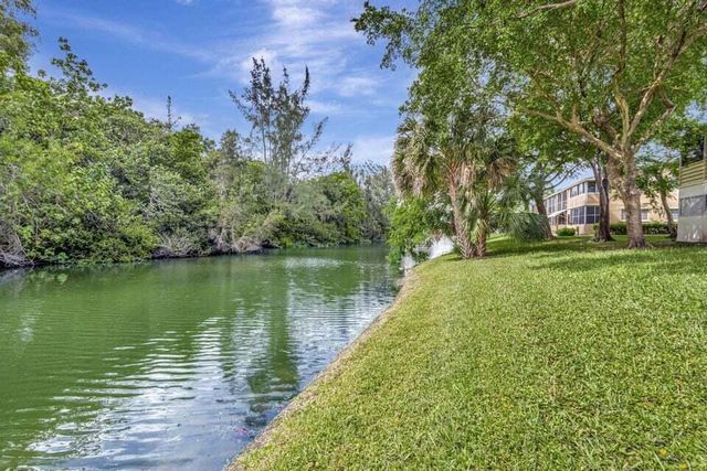 28 Camden B, West Palm Beach, FL 33417