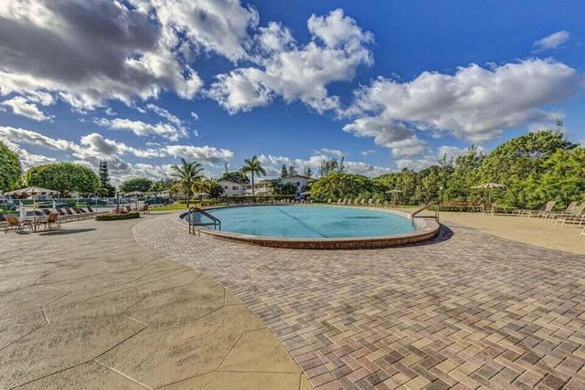 28 Camden B, West Palm Beach, FL 33417