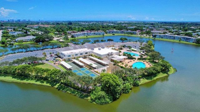 28 Camden B, West Palm Beach, FL 33417