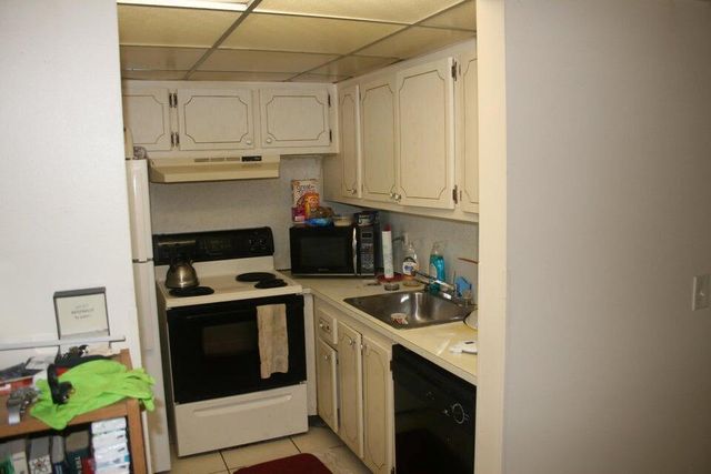 28 Camden B, West Palm Beach, FL 33417