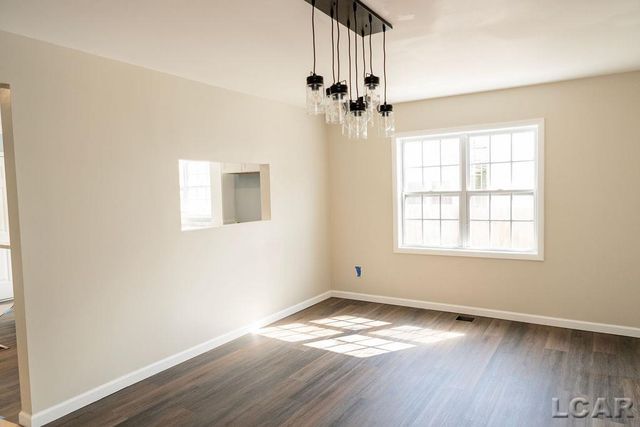 1015 E Hunt Road, Adrian, MI 49221
