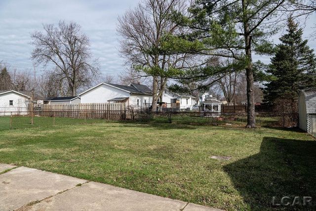 1015 E Hunt Road, Adrian, MI 49221