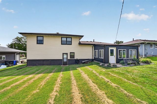 2710 Southland Street SW, Cedar Rapids, IA 52404
