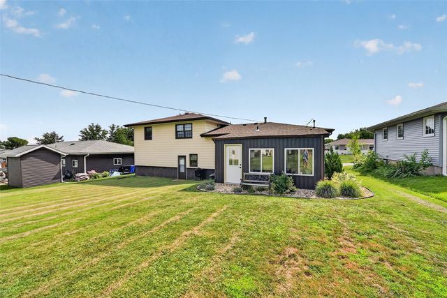 2710 Southland Street SW, Cedar Rapids, IA 52404