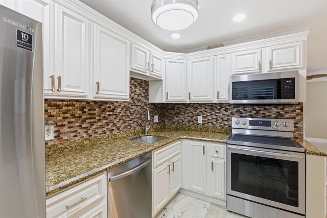 34 Colonial Club Drive 101, Boynton Beach, FL 33435