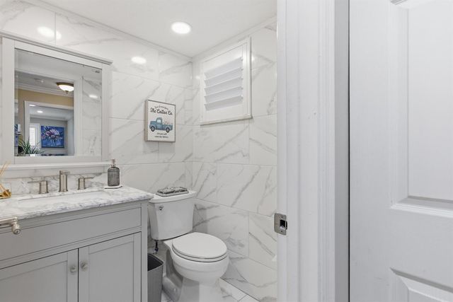 34 Colonial Club Drive 101, Boynton Beach, FL 33435