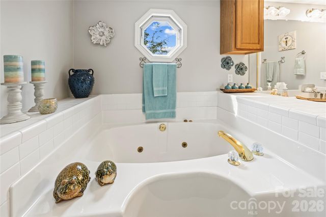 112 Bridlewood Trail, Mills River, NC 28759