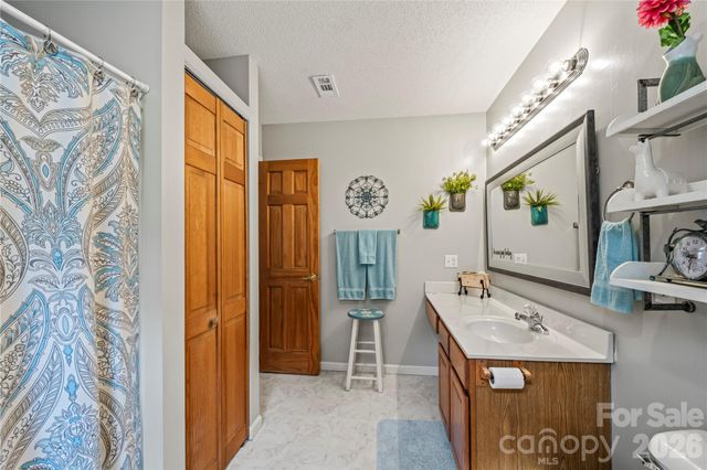 112 Bridlewood Trail, Mills River, NC 28759