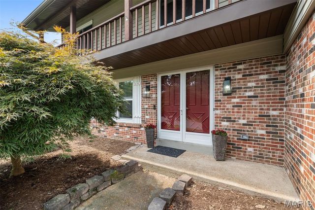 12326 Woodline Drive, St Louis, MO 63141