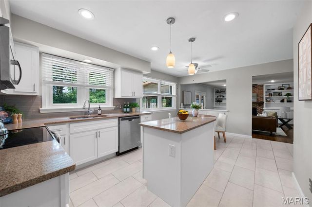 12326 Woodline Drive, St Louis, MO 63141