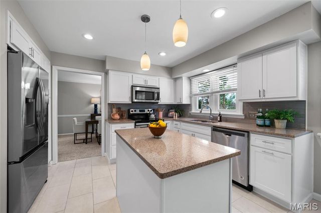 12326 Woodline Drive, St Louis, MO 63141
