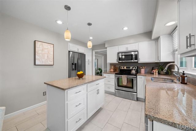 12326 Woodline Drive, St Louis, MO 63141