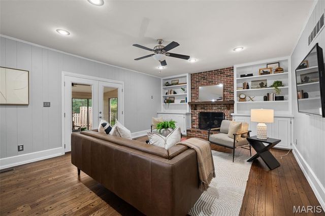 12326 Woodline Drive, St Louis, MO 63141