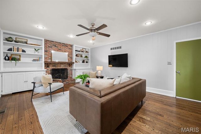 12326 Woodline Drive, St Louis, MO 63141
