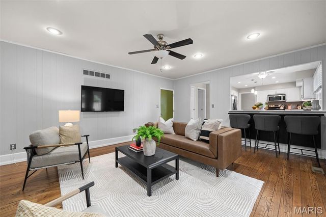 12326 Woodline Drive, St Louis, MO 63141