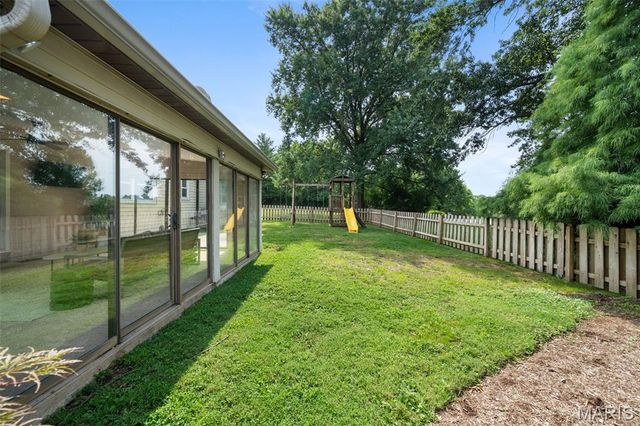 12326 Woodline Drive, St Louis, MO 63141
