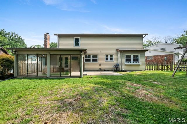 12326 Woodline Drive, St Louis, MO 63141