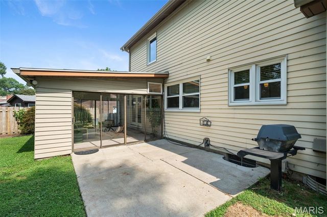 12326 Woodline Drive, St Louis, MO 63141