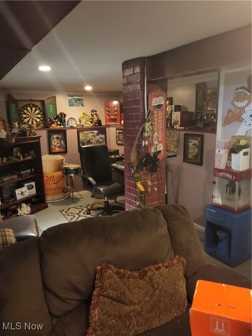 4092 E 72nd Street, Cleveland, OH 44105