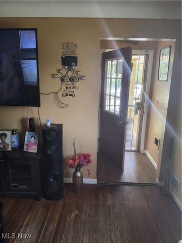 4092 E 72nd Street, Cleveland, OH 44105