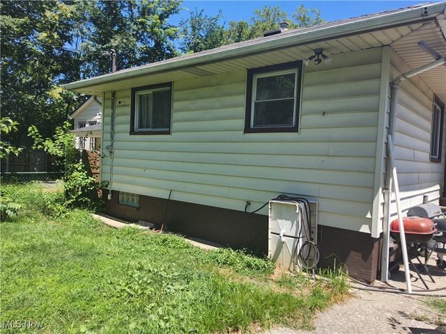 4092 E 72nd Street, Cleveland, OH 44105