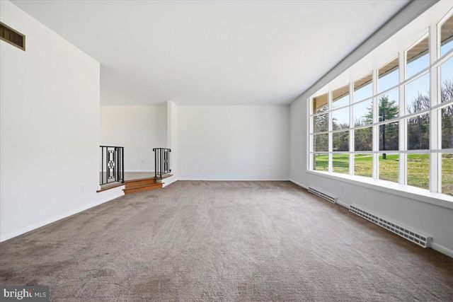 3728 KINGS RD, Pennsburg, PA 18073