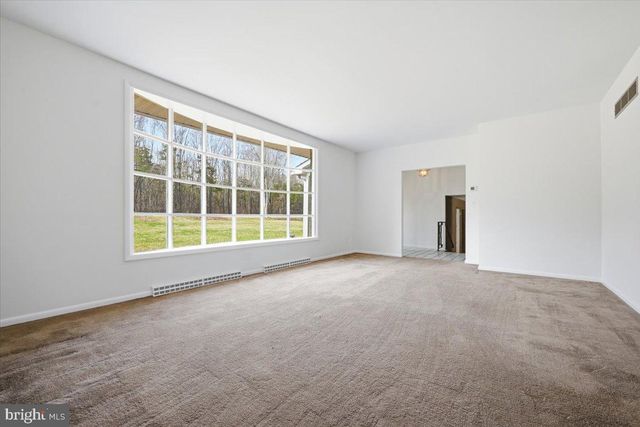 3728 KINGS RD, Pennsburg, PA 18073