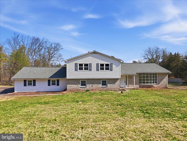 3728 KINGS RD, Pennsburg, PA 18073