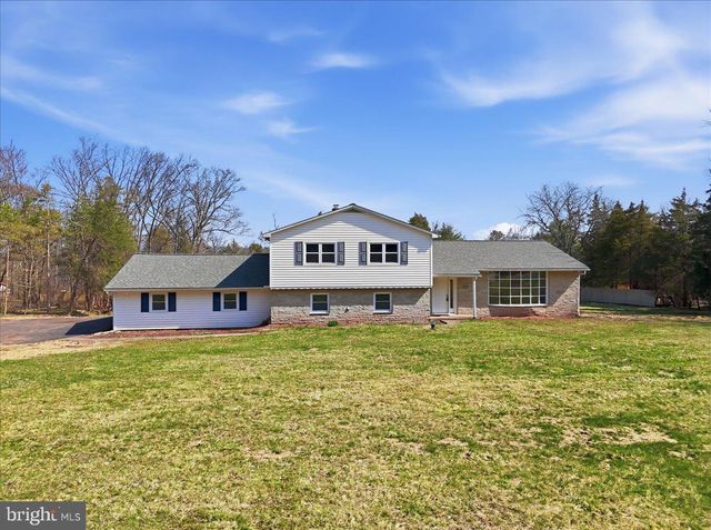 3728 KINGS RD, Pennsburg, PA 18073