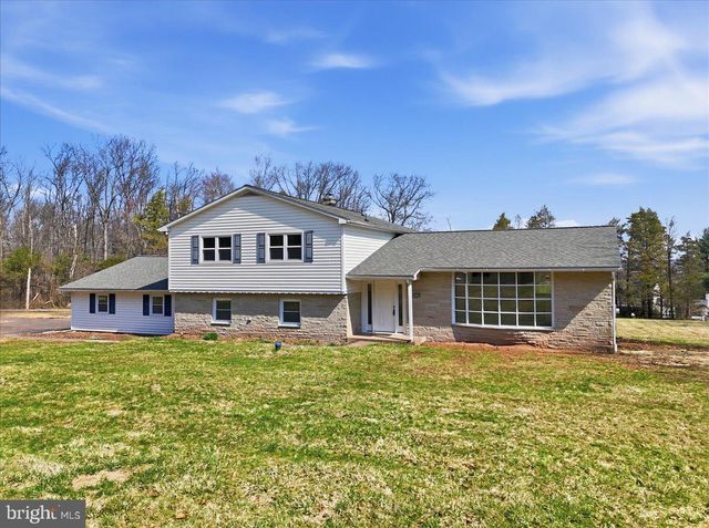 3728 KINGS RD, Pennsburg, PA 18073