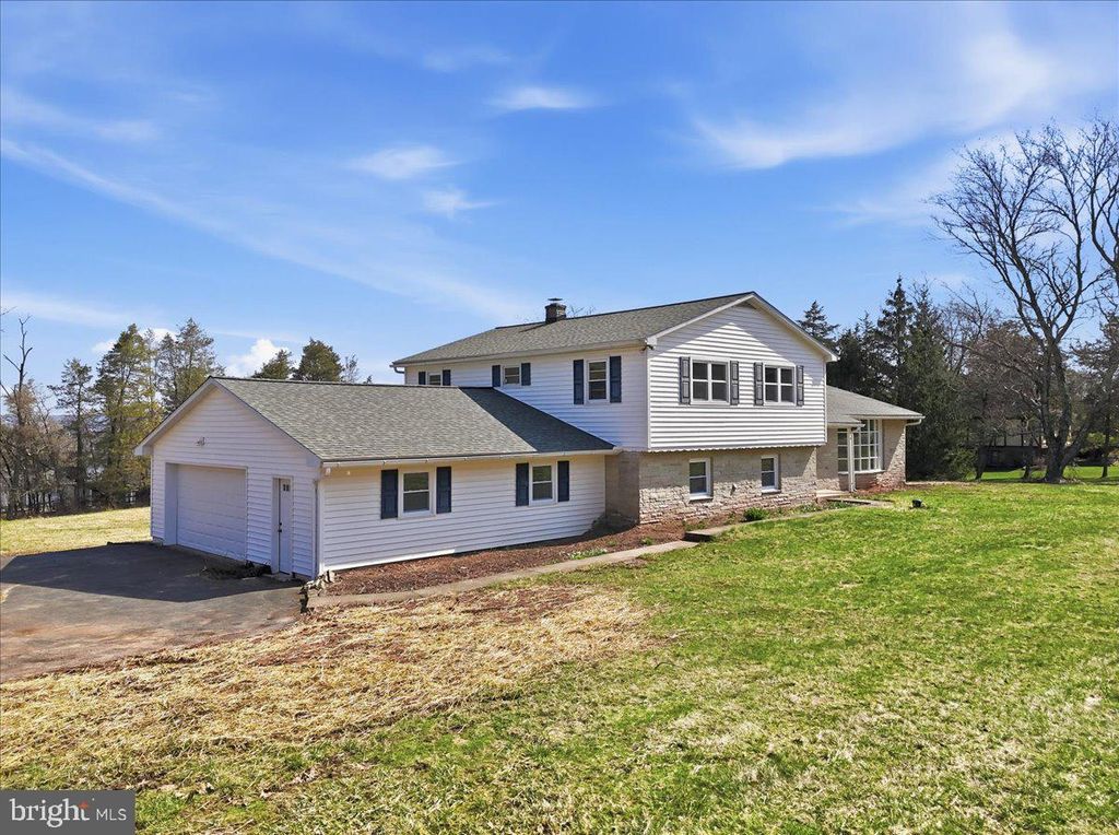 3728 KINGS RD, Pennsburg, PA 18073