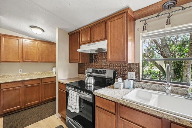 10239 LYONS AVENUE, Lithia, FL 33547