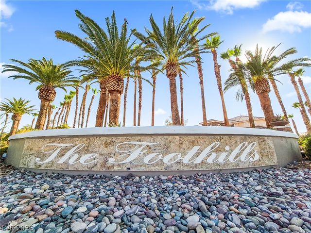 3894 Tropical Vine Street, Las Vegas, NV 89147