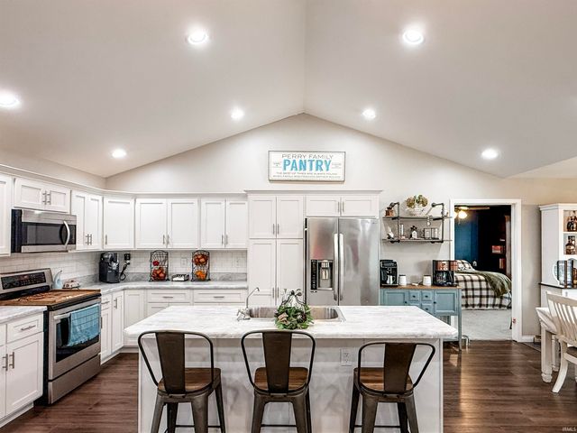 280 Knotting Hill Drive, Springville, IN 47462