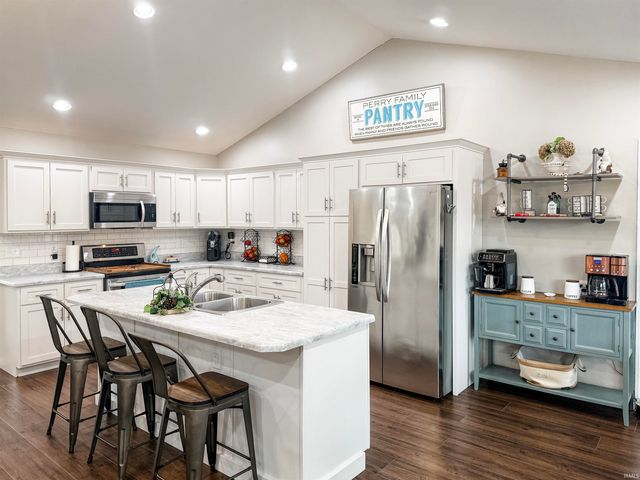 280 Knotting Hill Drive, Springville, IN 47462