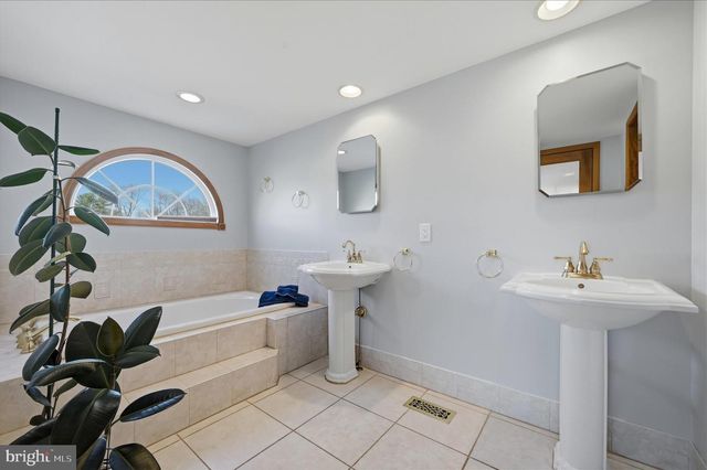 3093 OLD LEETOWN PIKE, Ranson, WV 25438