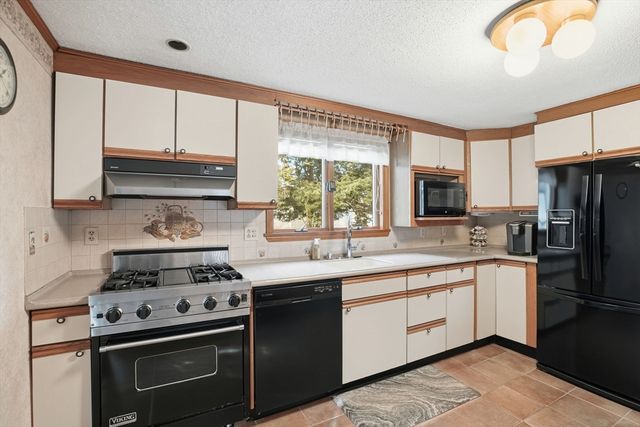 19 Jefferson Drive, Norwood, MA 02062