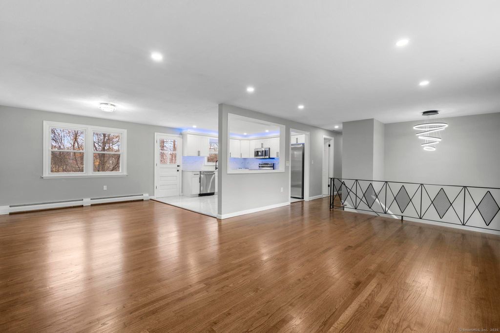 25 Filley Street, Bloomfield, CT 06002