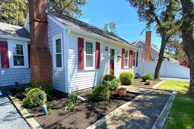 38 Cranberry Ln, Dennis, MA 02639