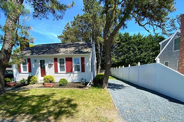38 Cranberry Ln, Dennis, MA 02639