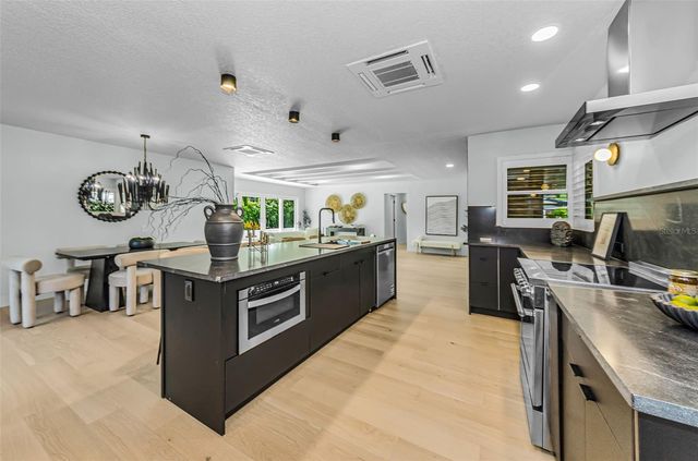 861 RAFAEL BOULEVARD NE, St Petersburg, FL 33704