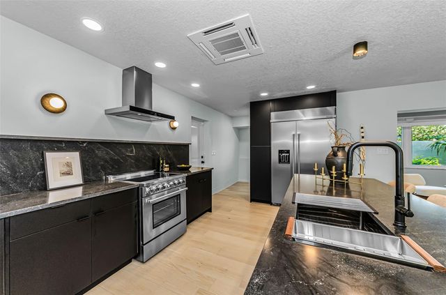 861 RAFAEL BOULEVARD NE, St Petersburg, FL 33704